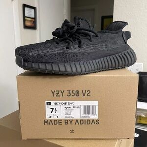 Yeezy 350 v2 Onyx Size 7.5 - HQ7045